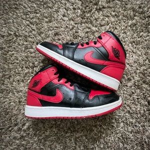 Jordan 1 mid